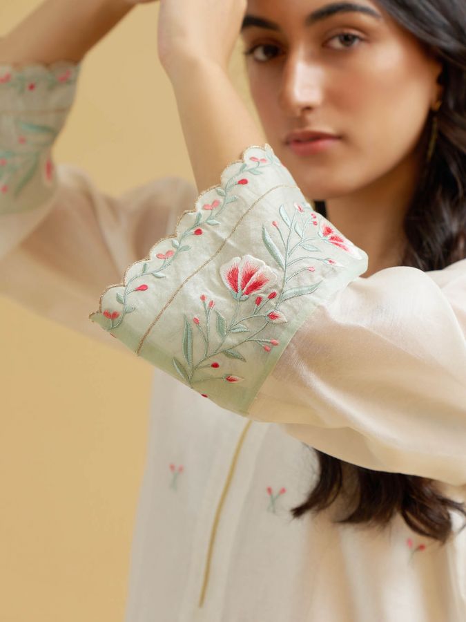 Off White Cotton Silk Chanderi Round Embroidered Kurta With Scalloped Sleeves
