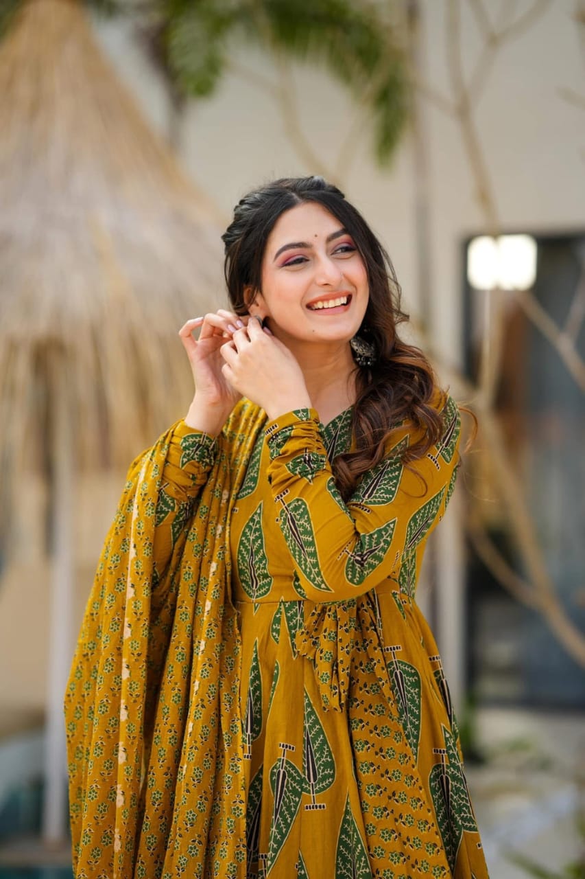 Hanna Cotton Anarkali $ Plaza With Dupatta  Set (Green)