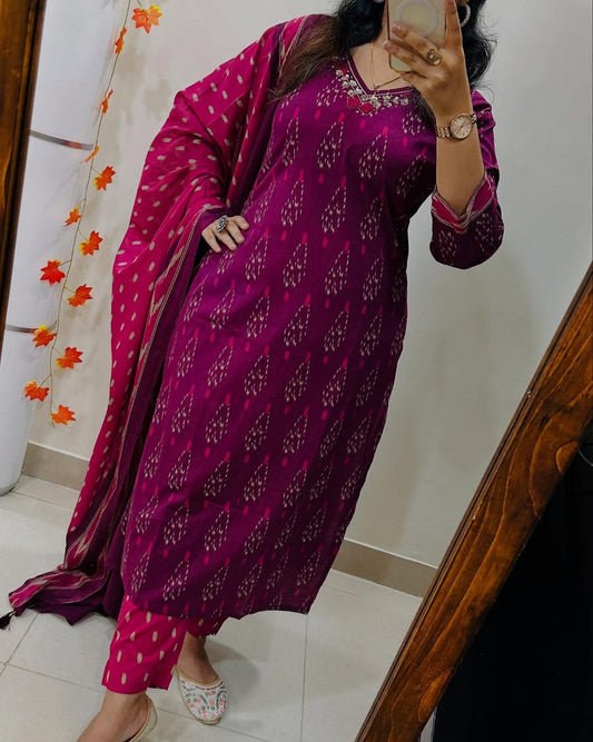 Women Magenta Ikka Print Cotton Kurta Set With Contrast Dupatta
